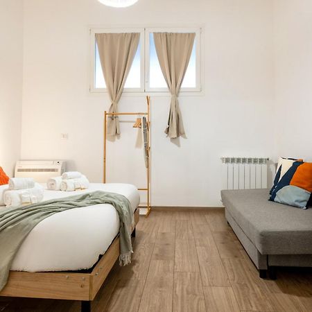 Modern Stone Apartment In The Heart Of Bari Exterior foto