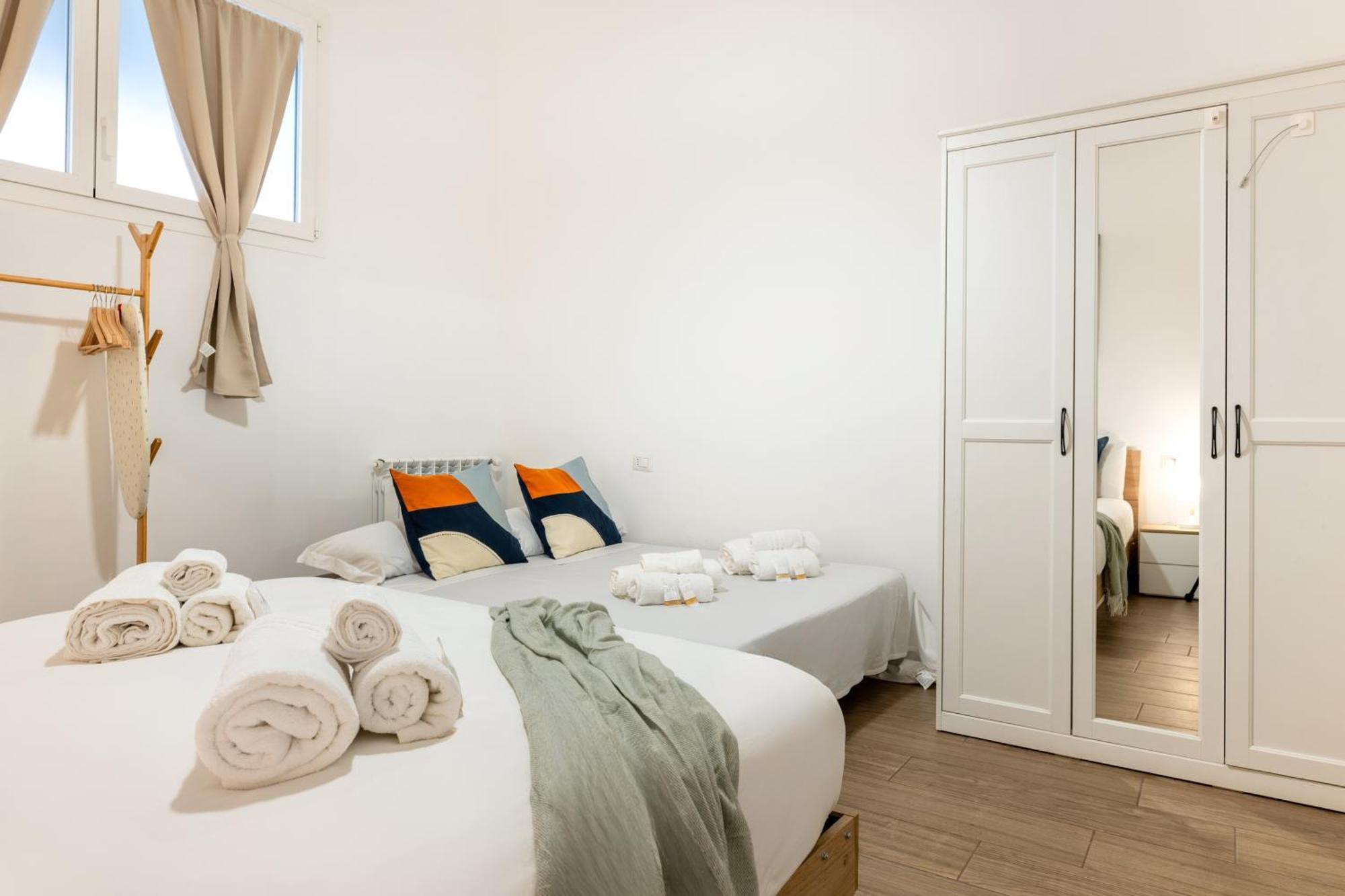 Modern Stone Apartment In The Heart Of Bari Exterior foto