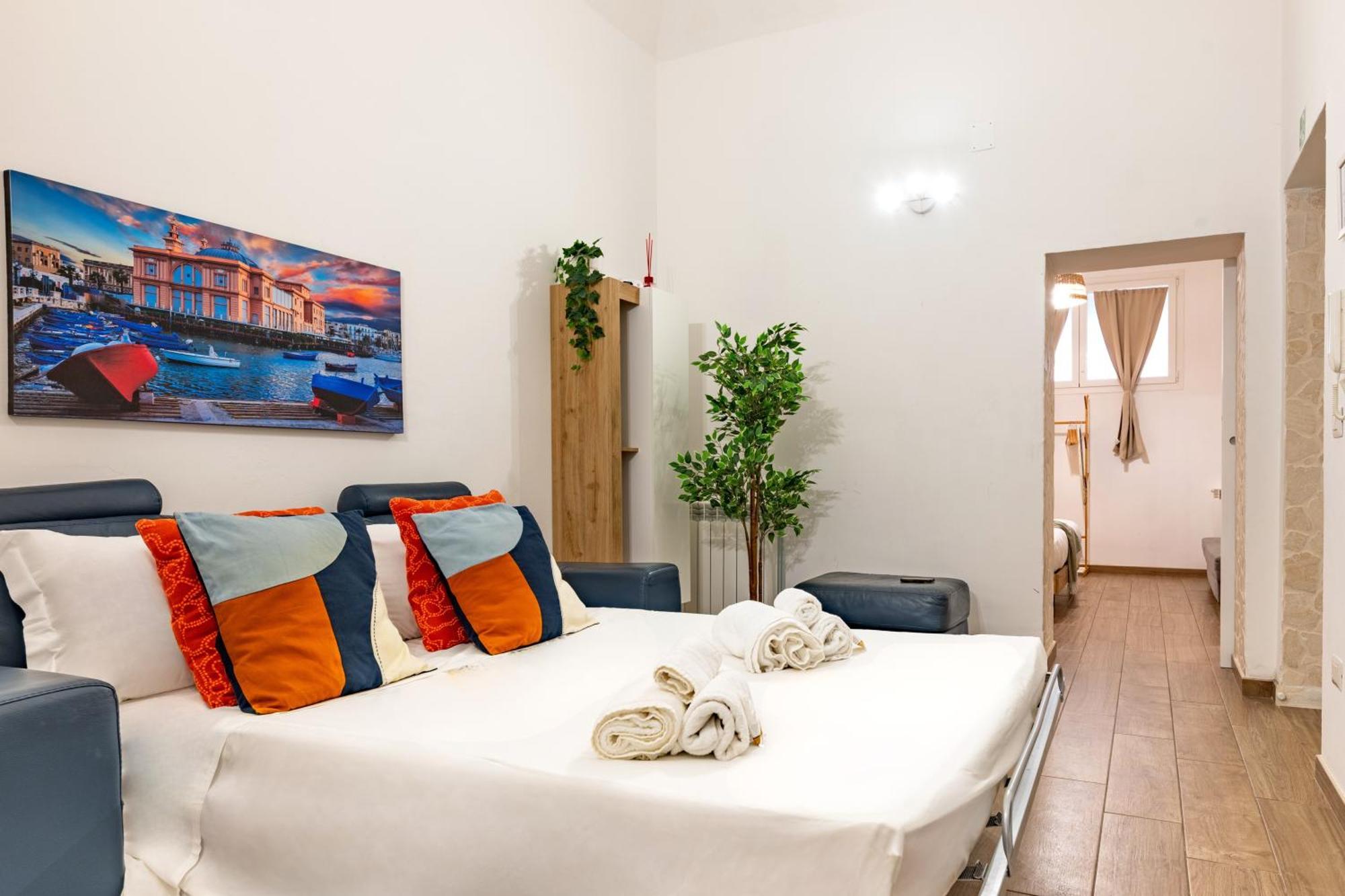 Modern Stone Apartment In The Heart Of Bari Exterior foto