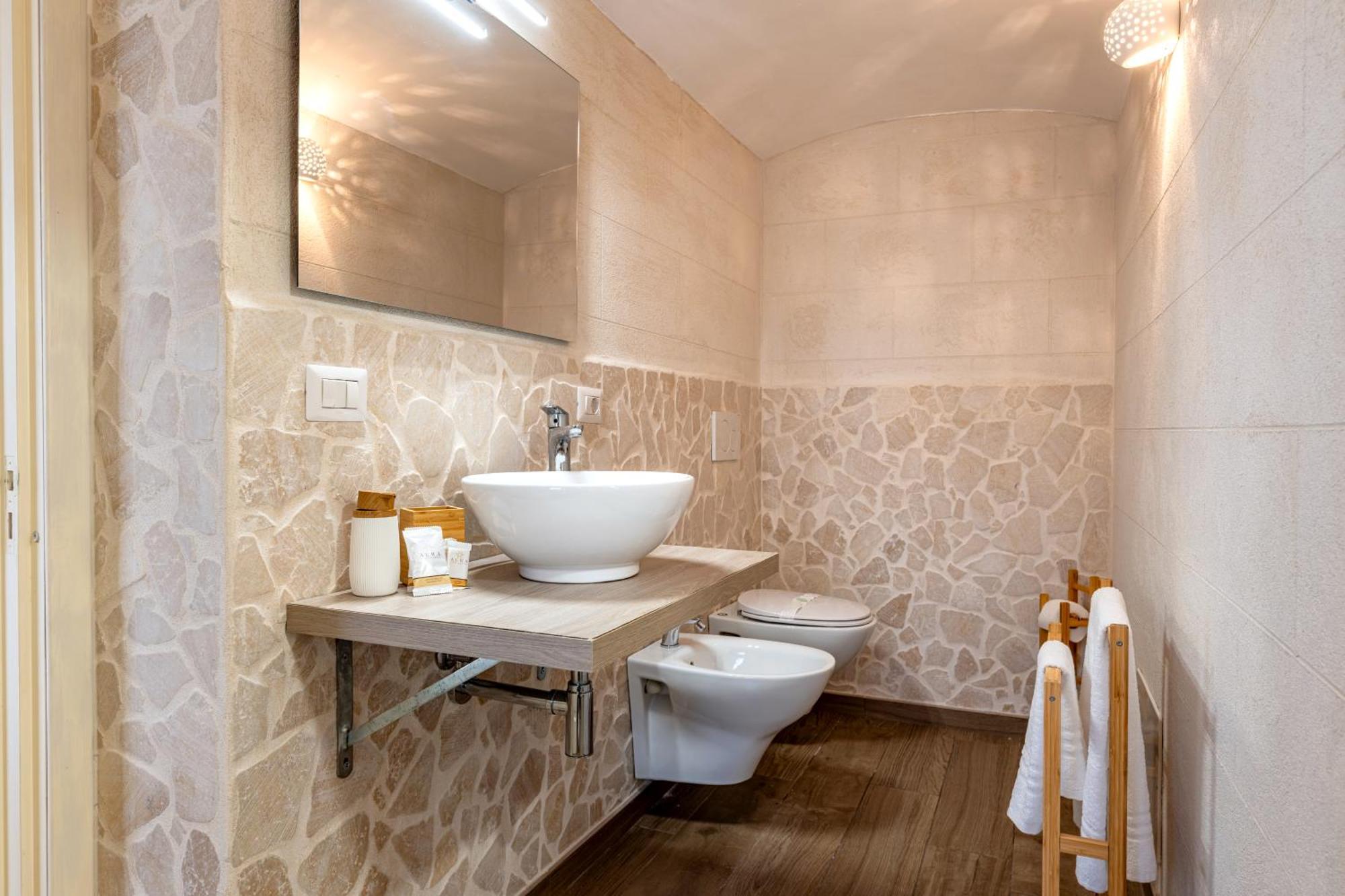 Modern Stone Apartment In The Heart Of Bari Exterior foto