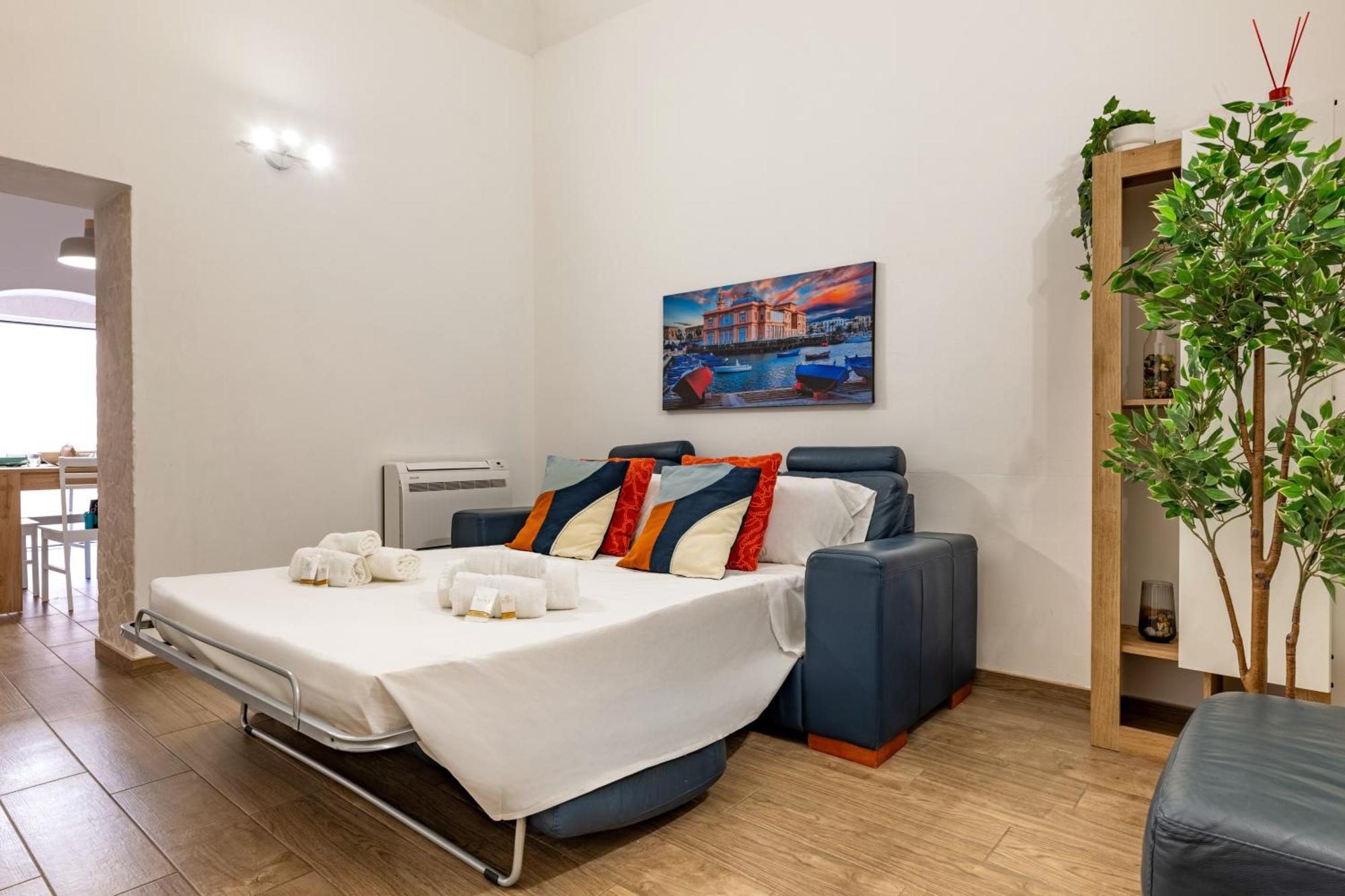 Modern Stone Apartment In The Heart Of Bari Exterior foto